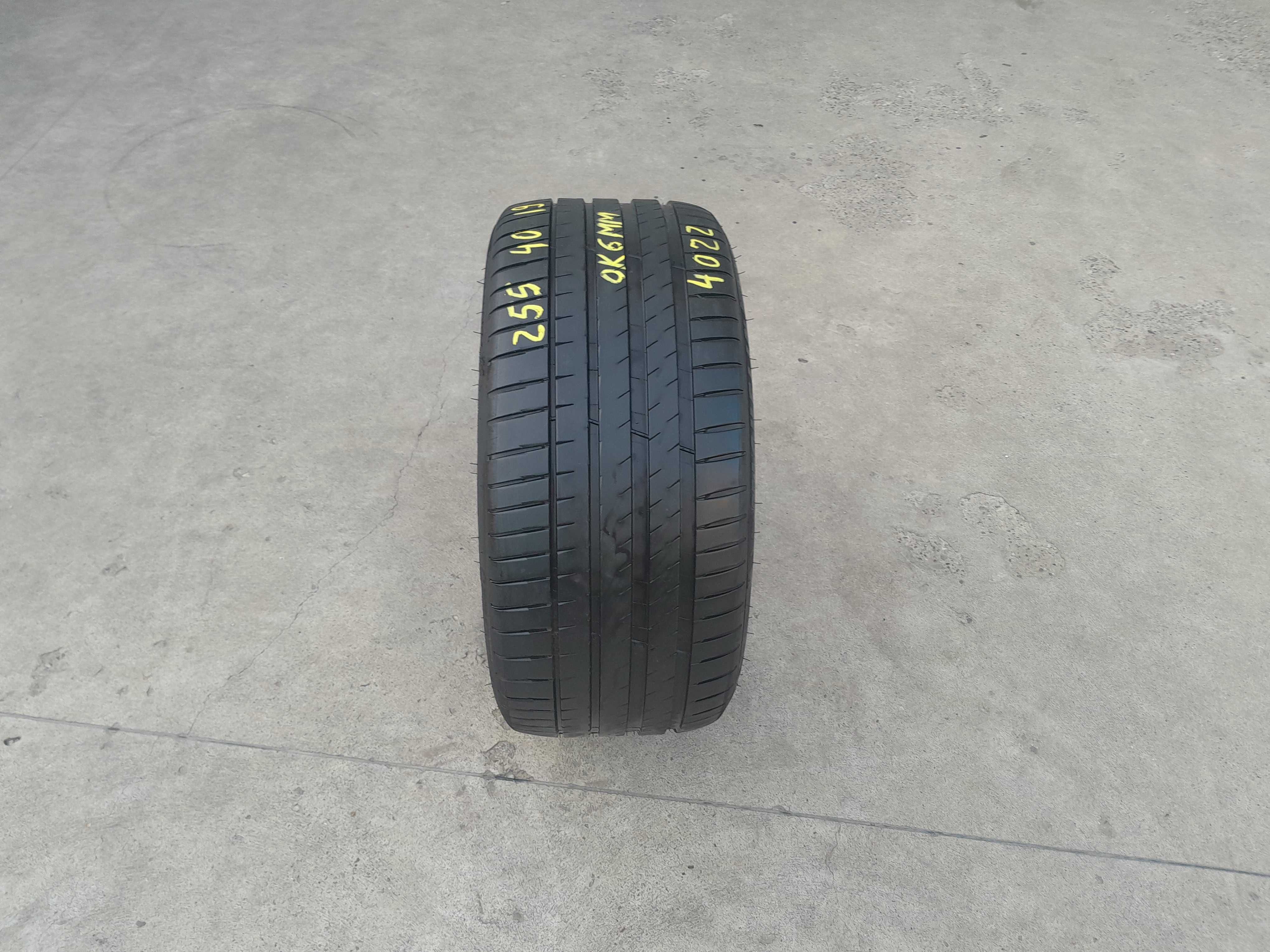 O anvelopa de vara 255 40 19 michelin pilot sport 4 dot 4022