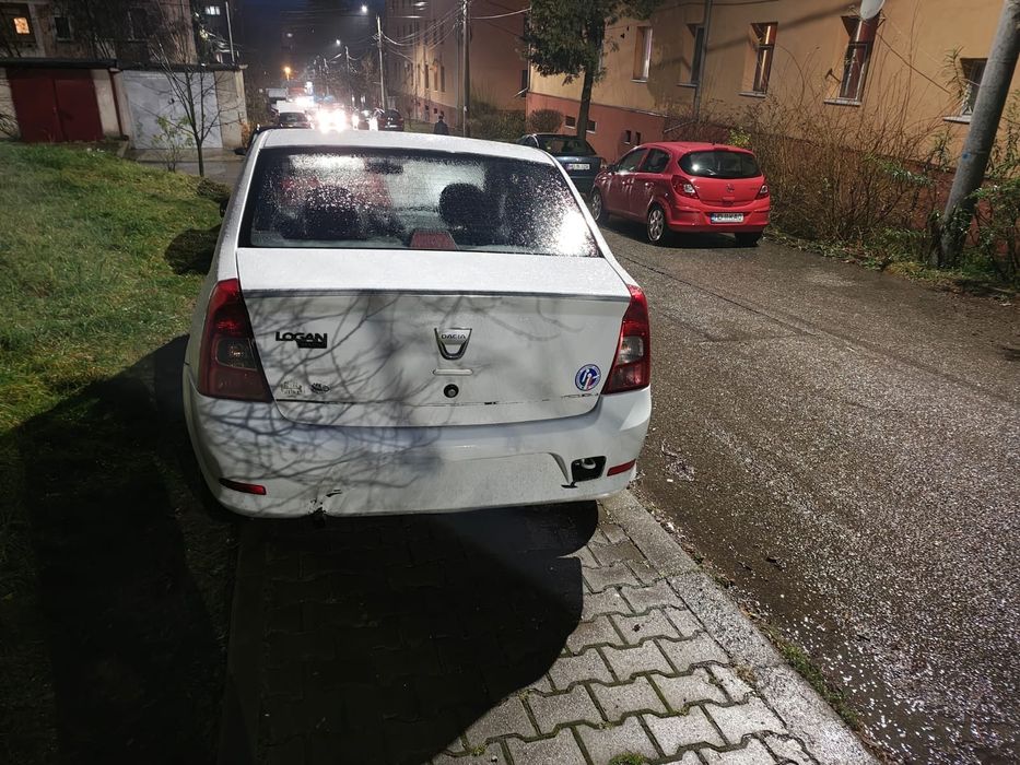 Vând Dacia Logan