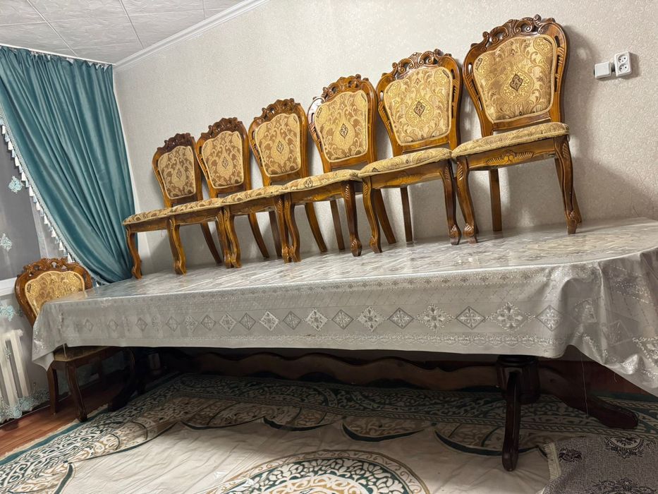 Стол и стулья 16 шт б/у