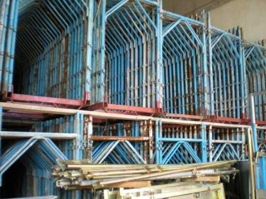 Schelă metalică de închiriat si popi metalici de închiriat