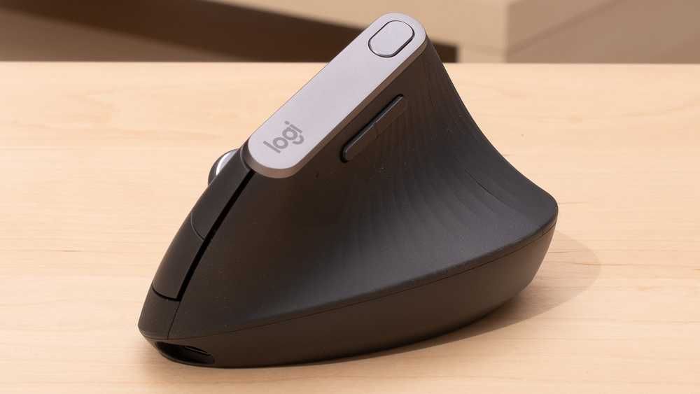Mouse wireless Logitech MX Vertical - cel mai ergonomic si comod mouse