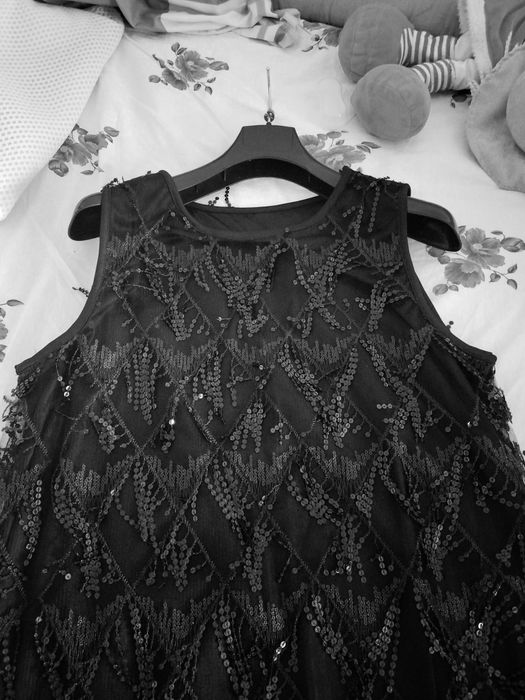 Vând Rochiță cu paiete