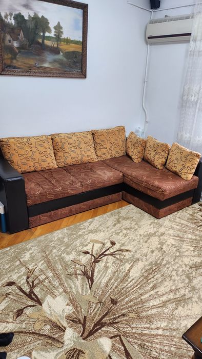 Canapea extensibila cu lada de depozitare