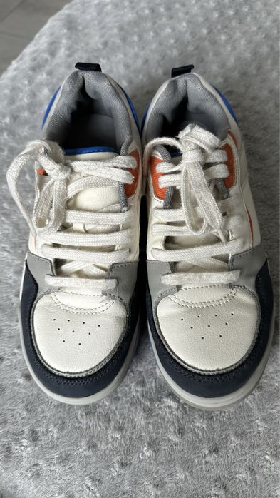 Adidasi Zara 35, putin purtati