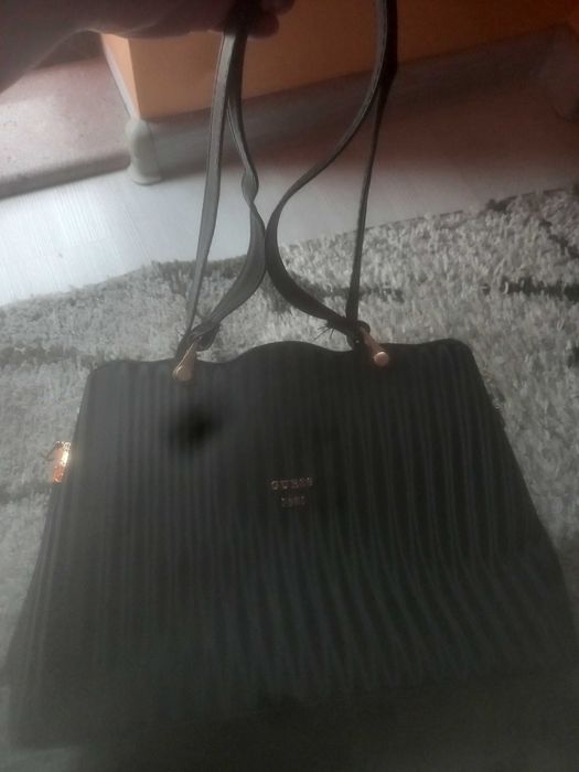 Намалена нова оригинална чанта Guess