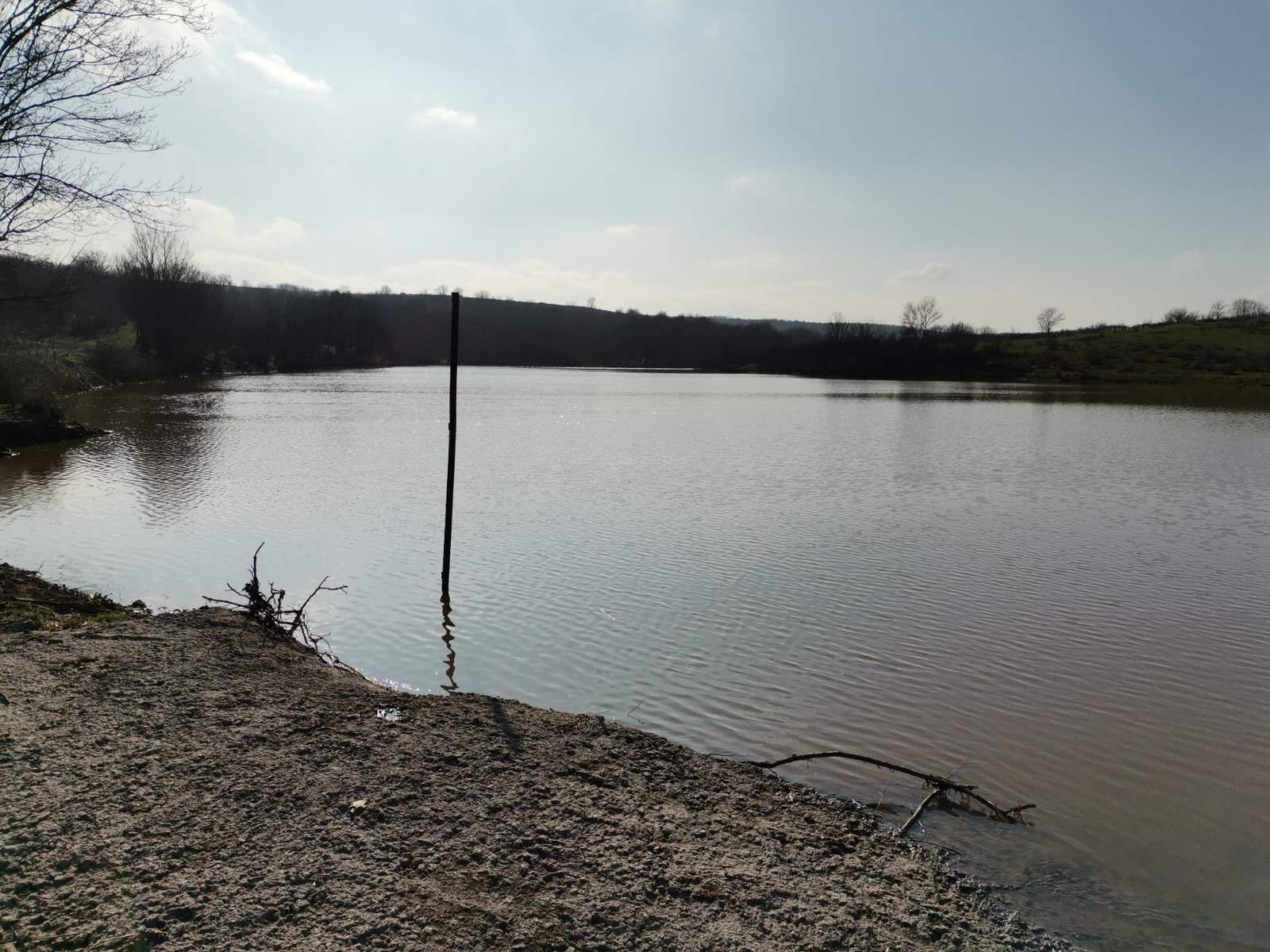 Язовир -водоем -рибарник Бургас село Зидарово водоем рибарник