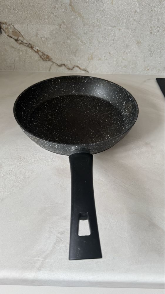 Продается кастрюля и сковородка