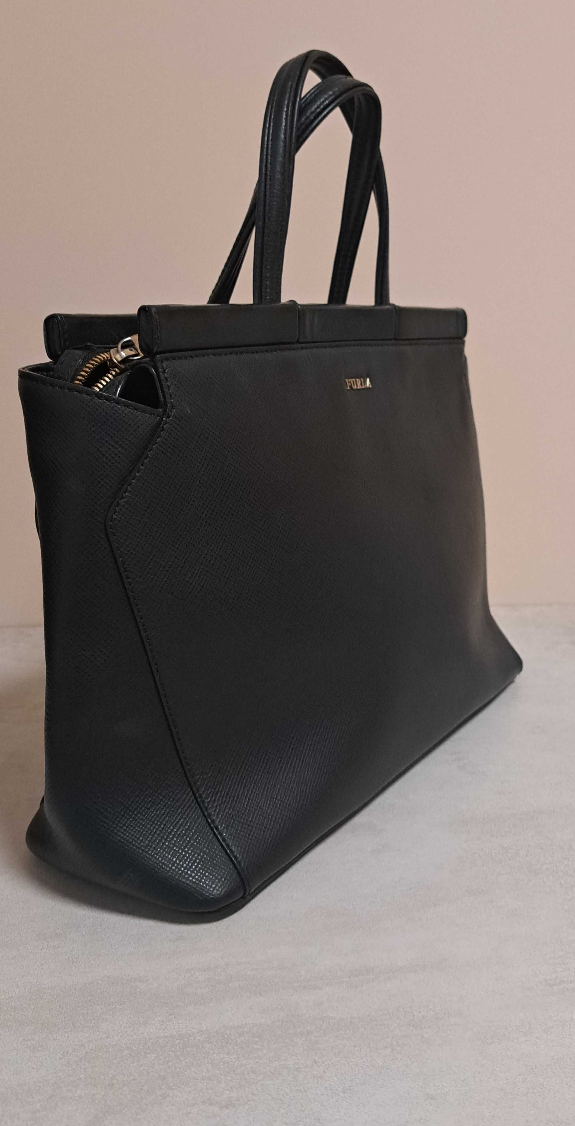 Класическа черна чанта Furla