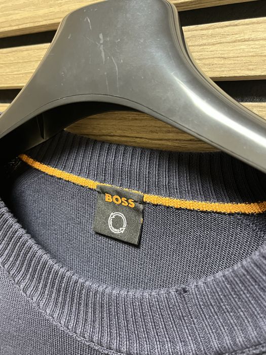 Hugo Boss : Konser Jumper - НОВ размер Л / Оригинал