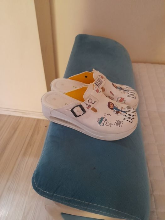 Медицински дамски чехли