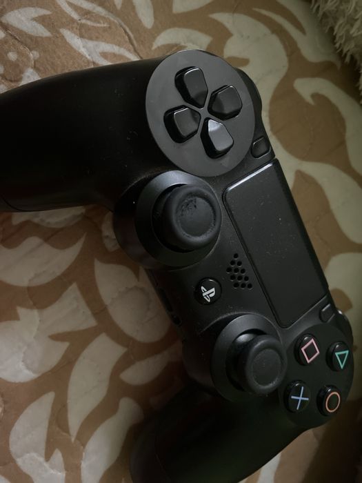Controler ps4 in stare perfecta de fungtinare se misca foarte bine