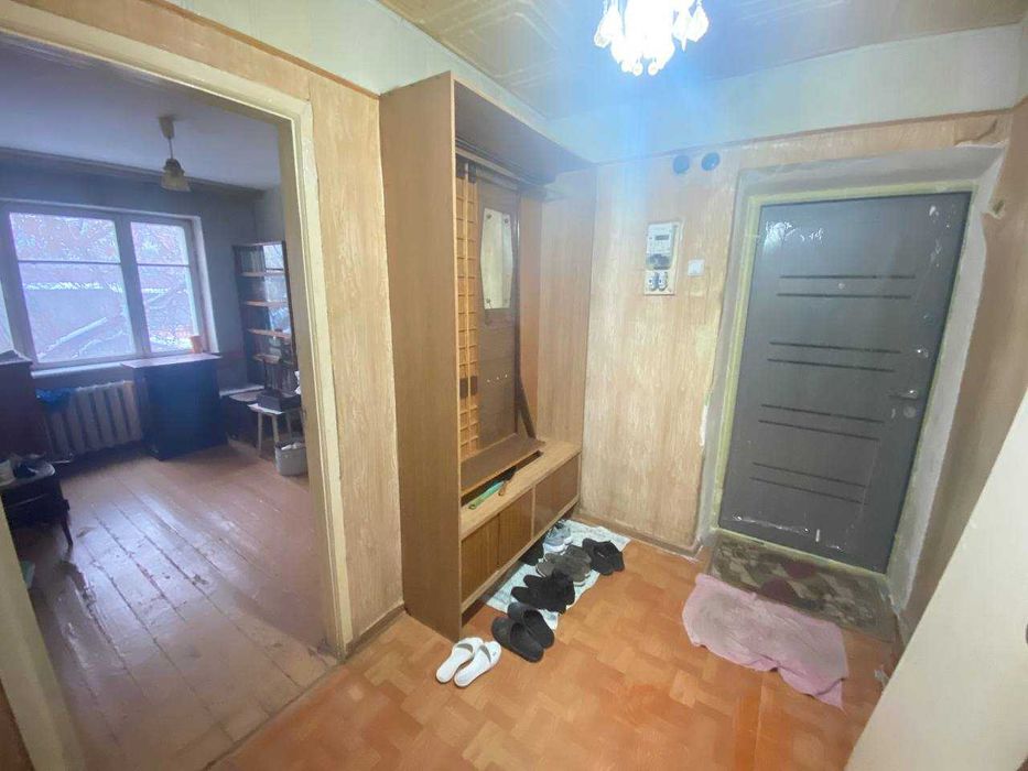 Срочно продается 3-х комн без ремонта, возле м. Космонавты. 3/3/4