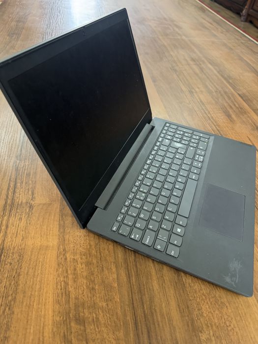 Lenova V155 xolati yaxshi