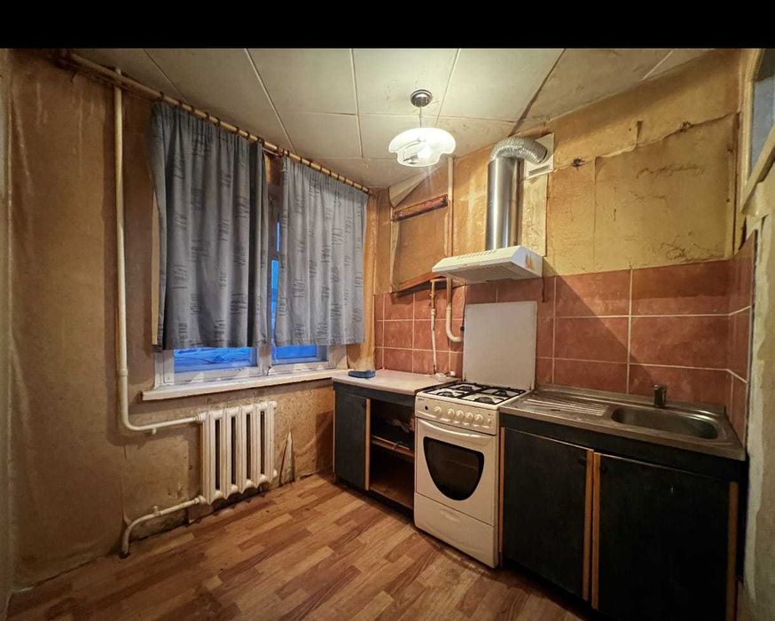 Продажа 3-комнатной квартиры в мкр. КЖБИ, требует ремонта