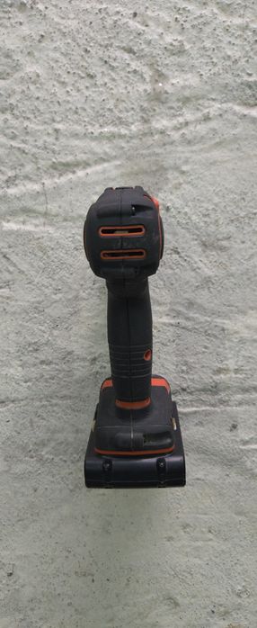 Акумулаторна бормашина BLACK&DECKER  18 V
