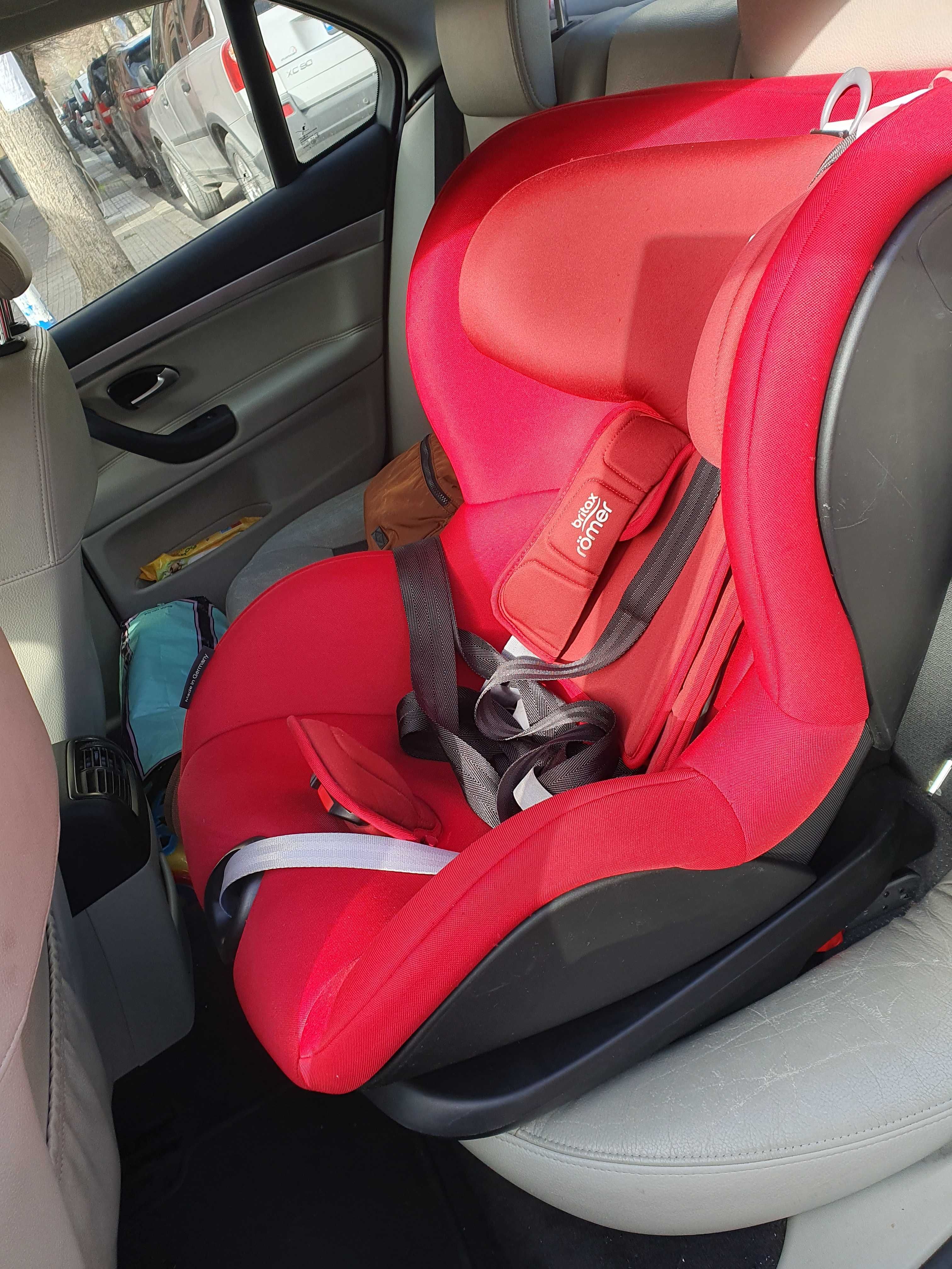 Britax Römer Стол за кола Trifix i-Size (9-25 кг.) Premium Cosmos Red