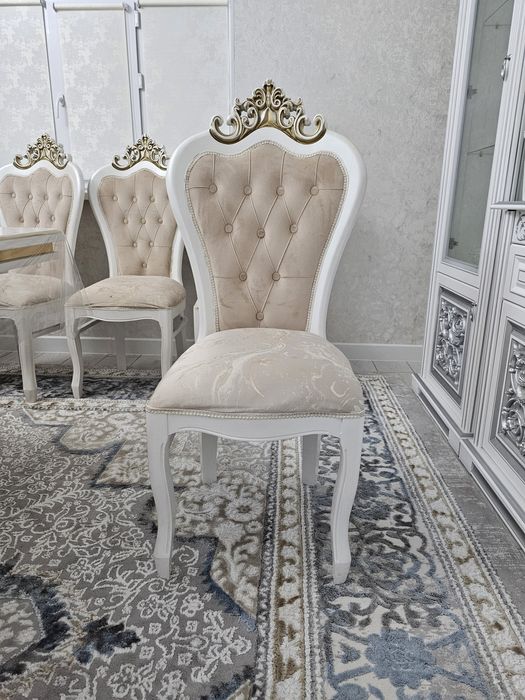 В хорошем состоянии стулья