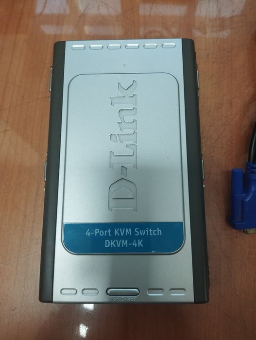 Продам KVM переключатель D-link DKVM-4K , ps/2, 4 портовый