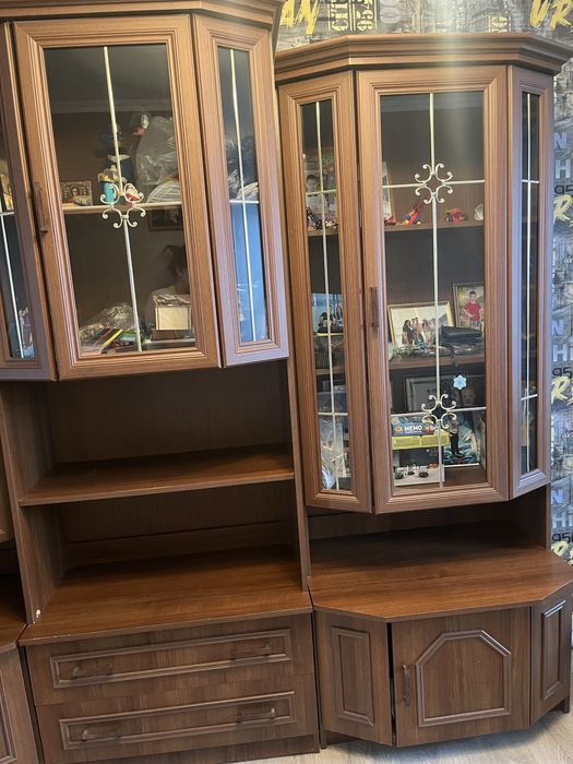 Продам сервант в гостиную