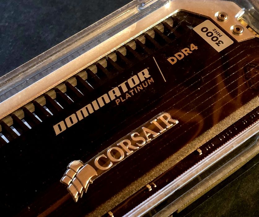 16GB  RAM 3000MHz DDR4 Corsair Dominator Platinum