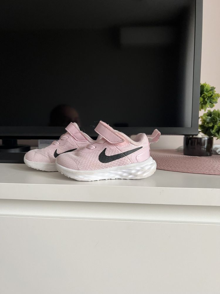 Детски маратонки nike/найк 21 номер, стелка 13,5см.Розови, като нови.