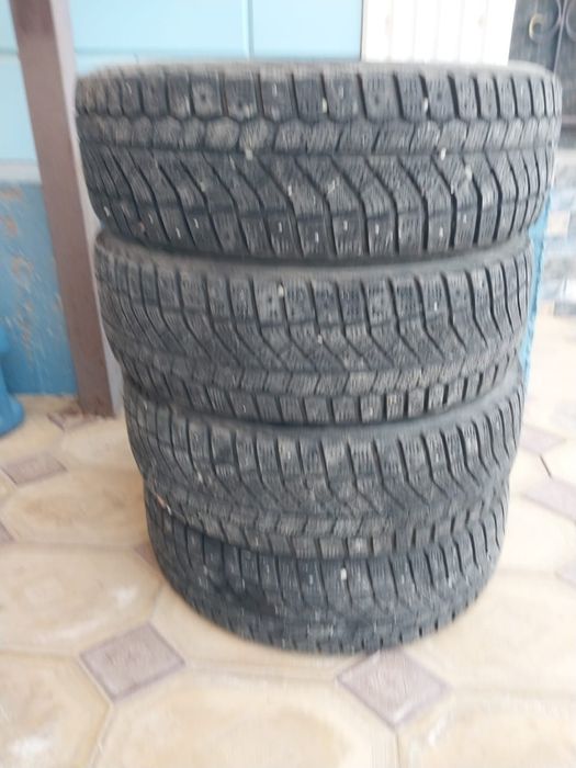 Продается  зимние  шины  б/у. Размер  185, 65, 15