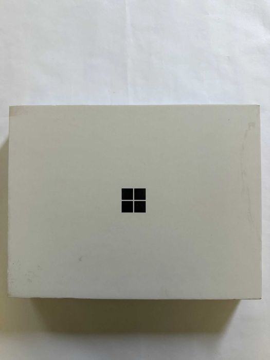Laptop Microsoft Surface 13" 1st edition ! 2025 ! SIGILAT !