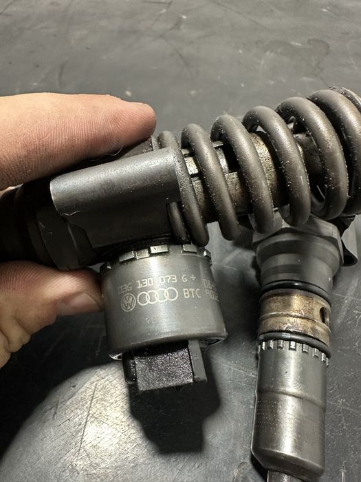 Injector  Audi A6 C6 2.0 TDI BLB BRE injectoare Audi A6 C6 2.0 TDI