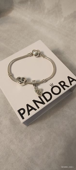 Гривна Pandora с два талисмана