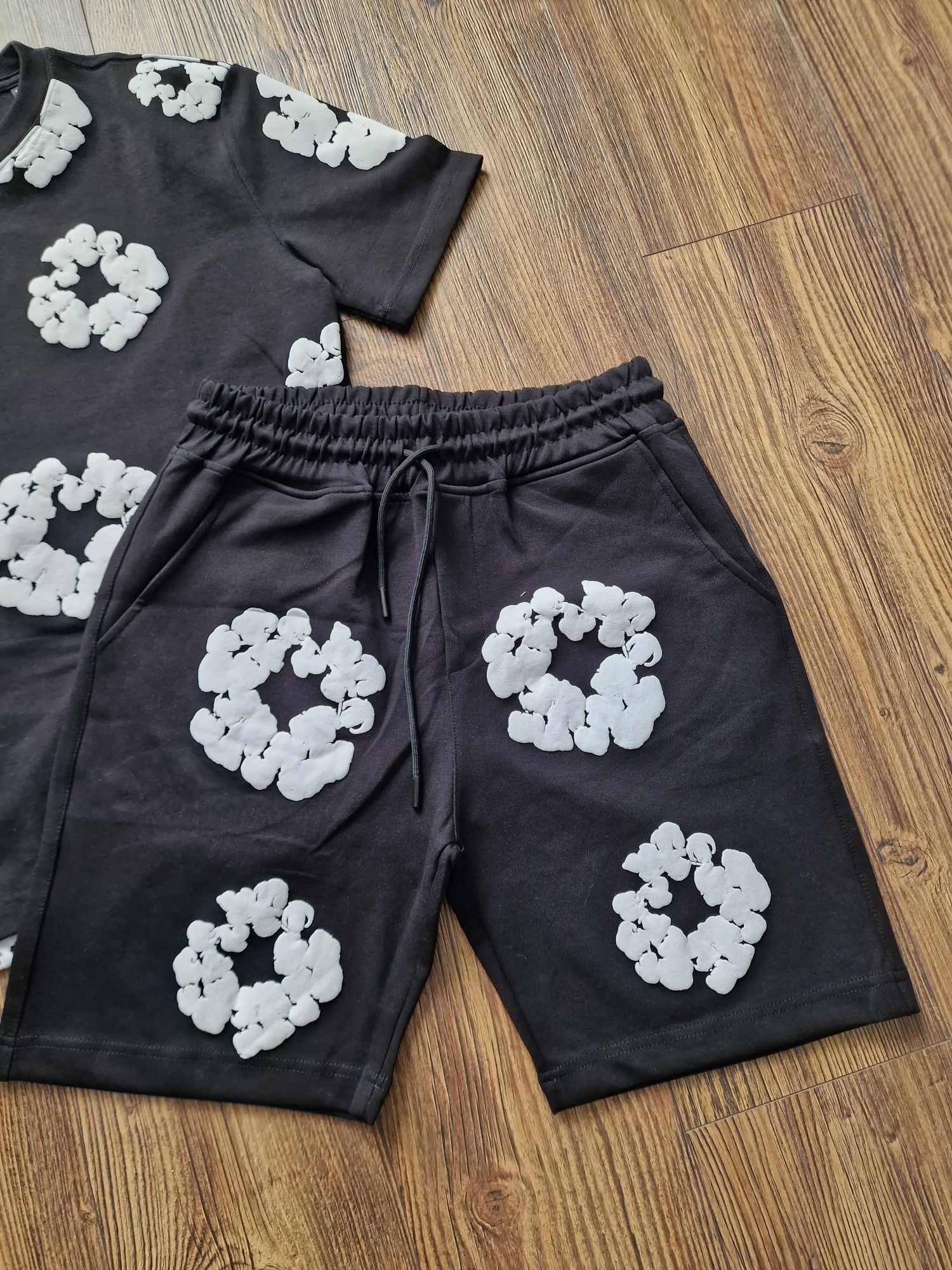 Мъжка екип къси панталони и тениска DENIM TEARS размер S M L XL 2XL 
Н