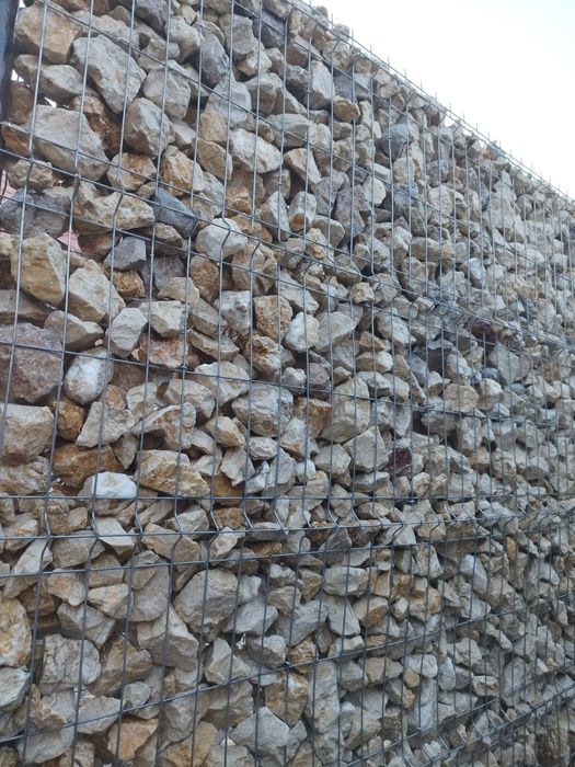 Balastru,nisip,agregate baalstiera,piatra gabioane.