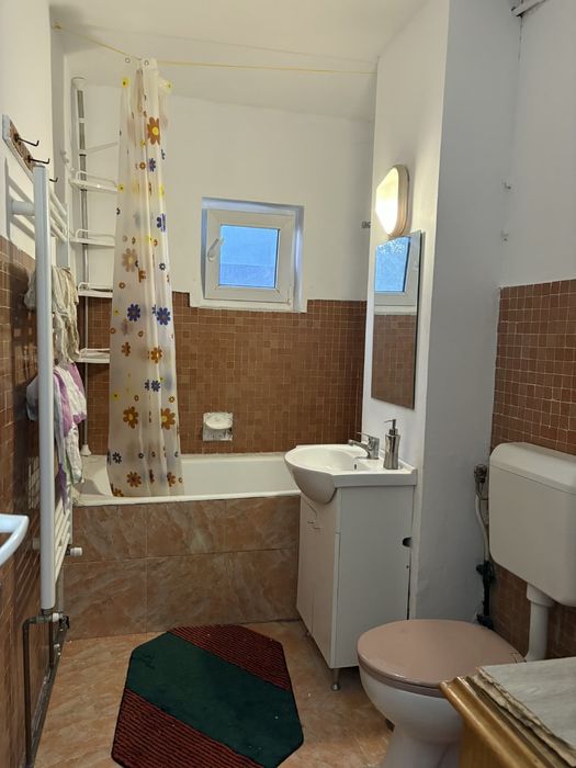 Inchiriez apartament 3 camere