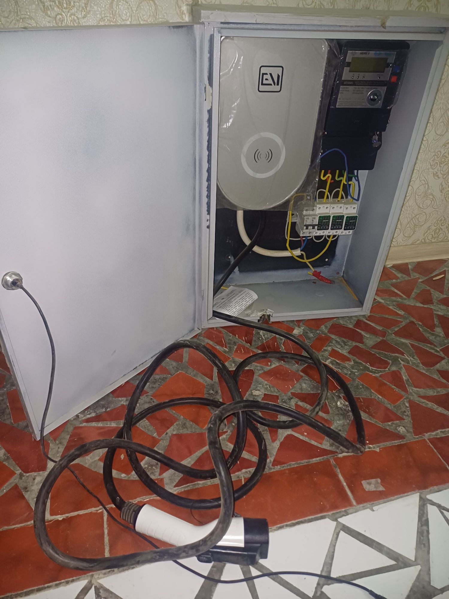 Зарядние устроества от електромобила