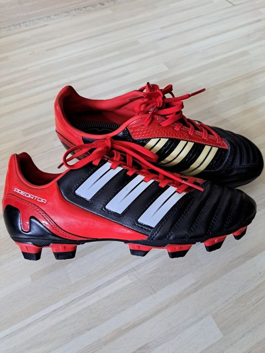 Нови футболни обувки Adidas номер 37.
