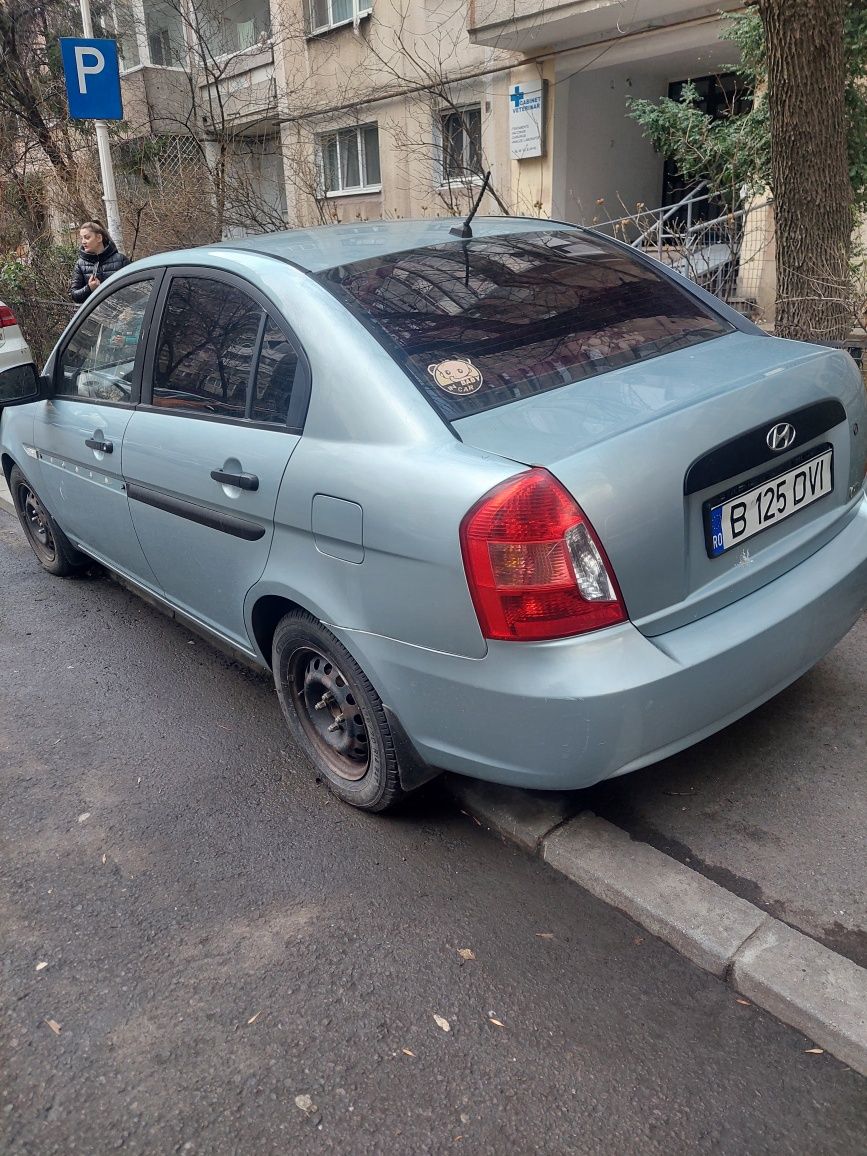 Hyundai accent 2010