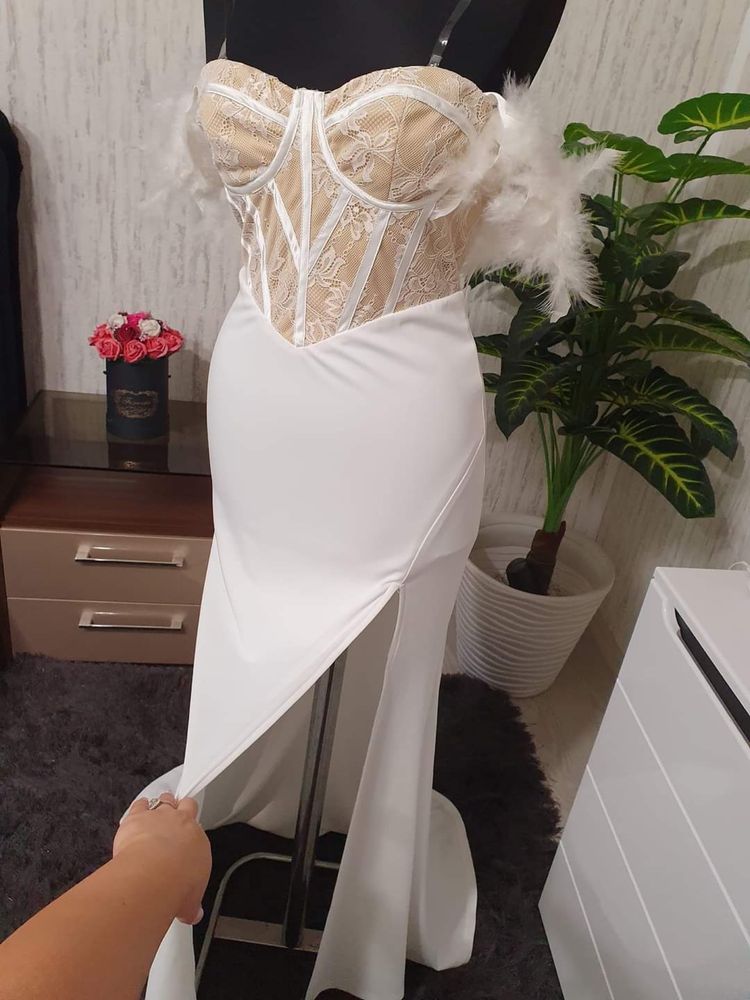 Rochie cu fulgi si trena