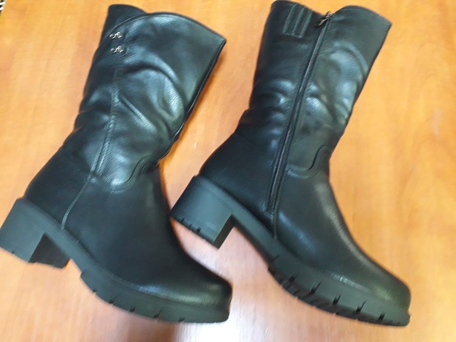 Продам женскую обувь