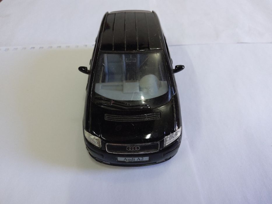 Моделька машины Audi A2
