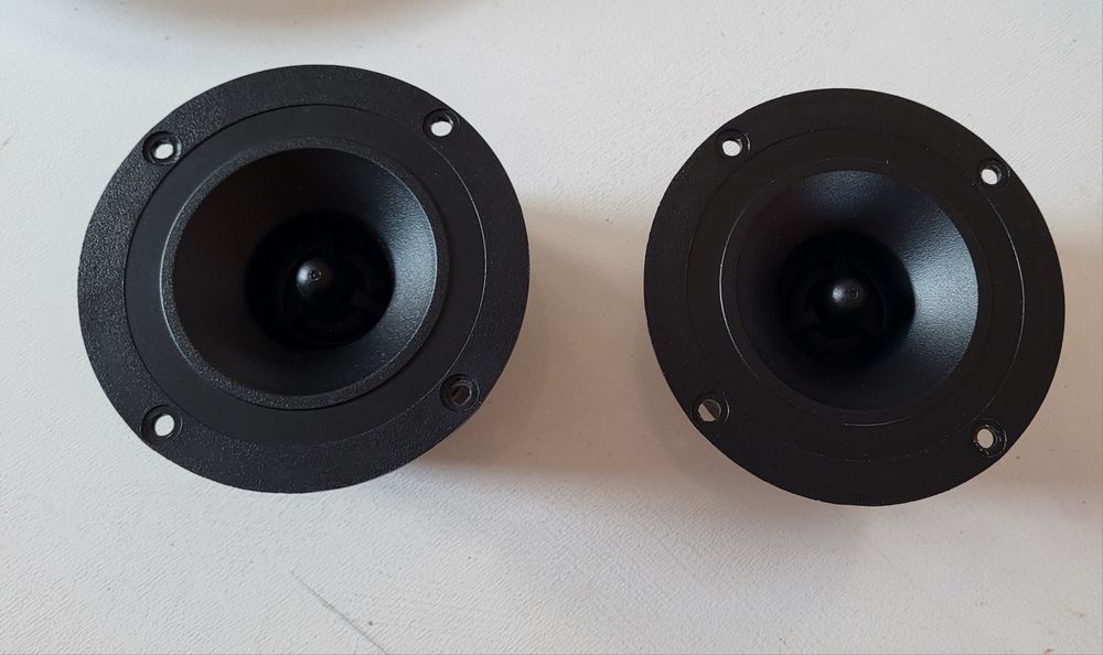 Peerless top tweetere