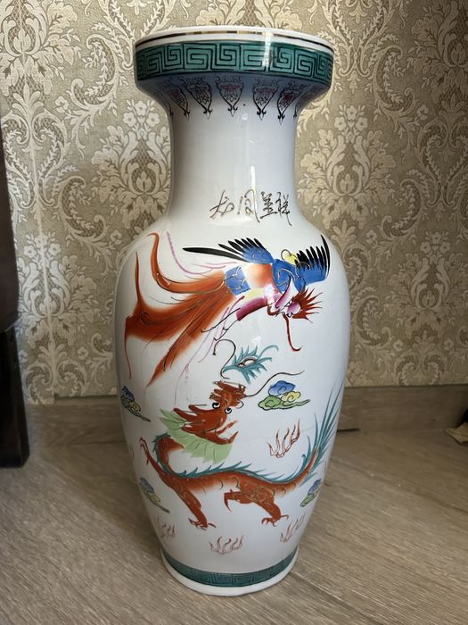 Вазы фарфоровые