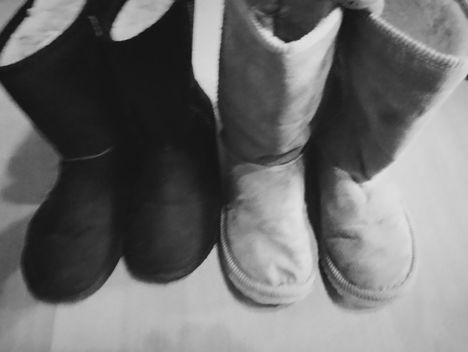 UGG- uri negre și bej