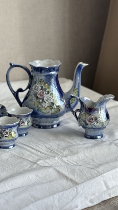 Винтажный чайный сервиз (чайник, 6 кофейных чашек, молочник)