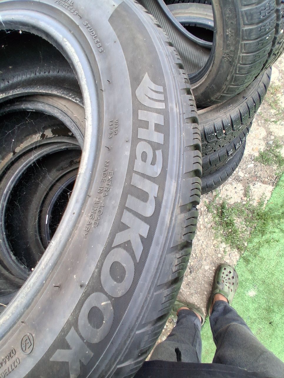 215 55 17 HANKOOK 4броя зимни