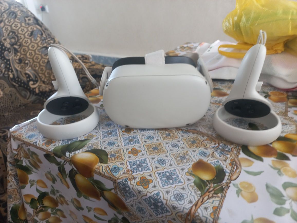 Здравствуйте, Oculus Quest2,памет 128г байт,работает отлично,