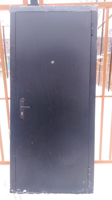 Входная железная дверь