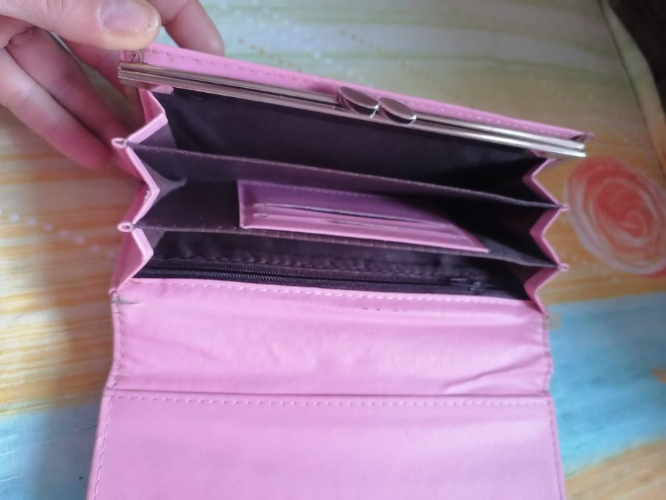 Portmoneu negru cu 4 compartimente