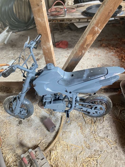 Vînd cross de 50cc honda , stare buna se aude foarte bine la relantiu!