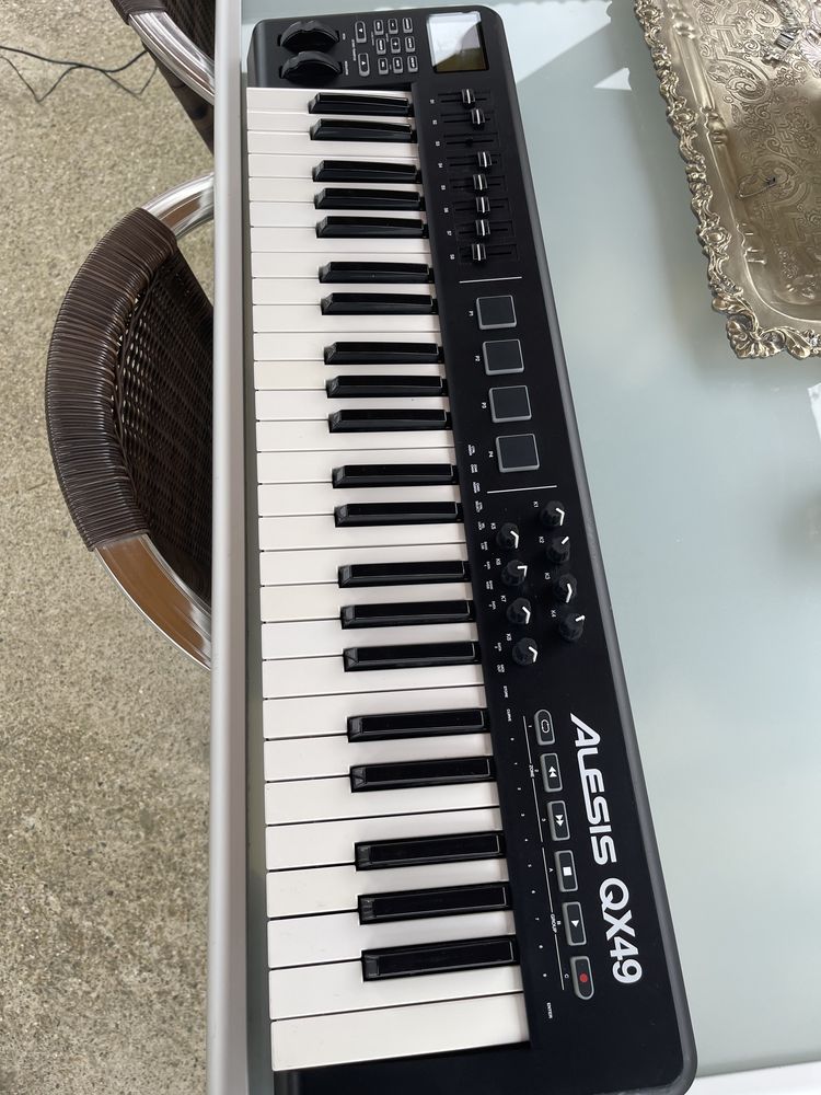 Controller Midi /synth Alesis QX49