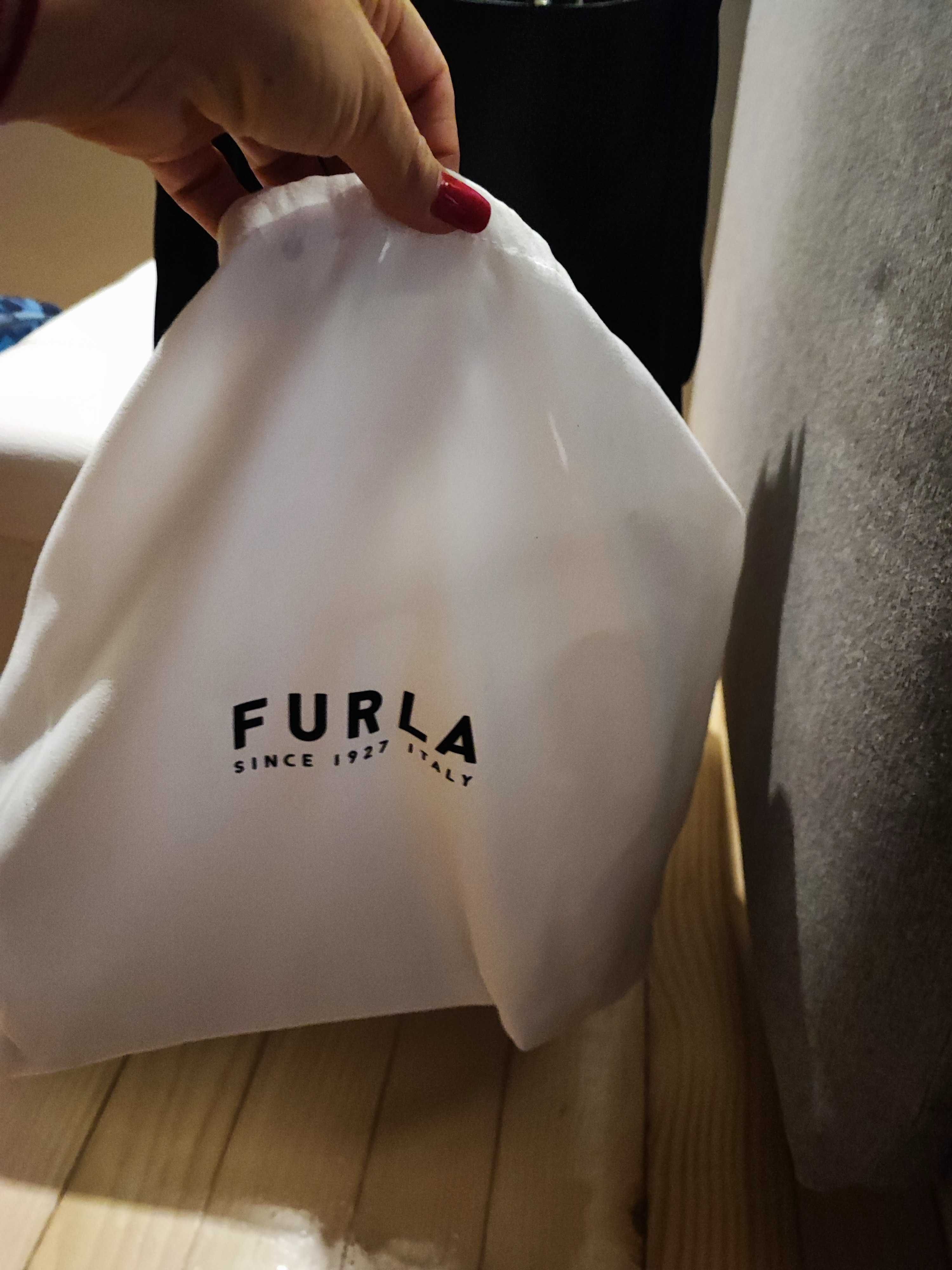 Черна чанта Furla