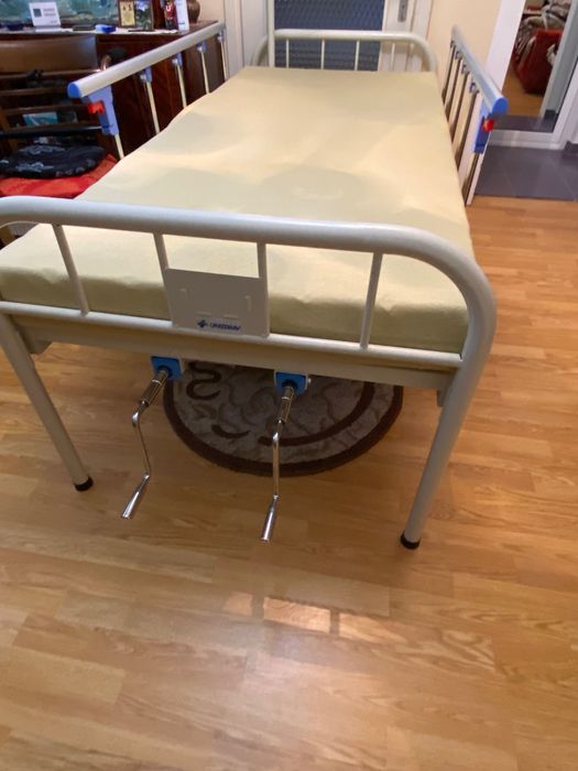 Vând pat bolnavi nou cu saltea antiescara nouă